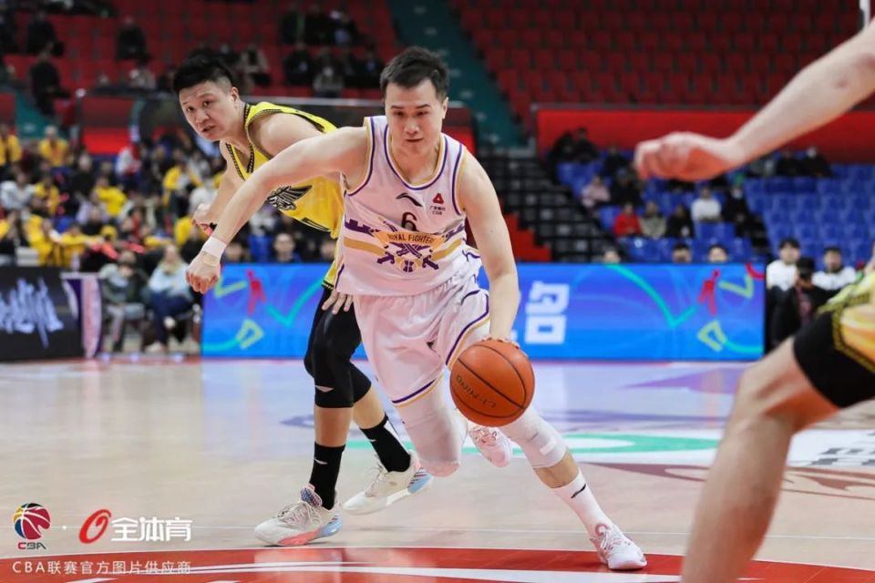 星空体育平台-国际米兰集结日手感冰凉，志在CBA季后赛名次提升，底气十足，轮换策略成焦点的简单介绍