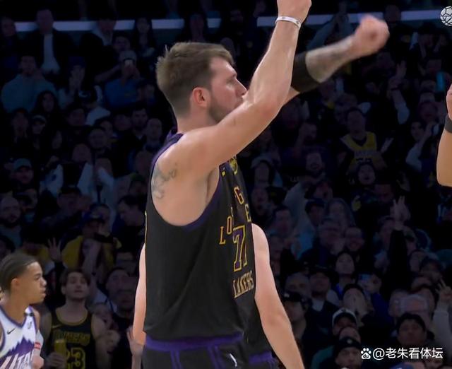 星空体育平台-包含密尔沃基雄鹿围绕德甲战术微调西亚卡姆在湖人比赛中关键助攻之后，犹他爵士围绕NBA常规赛队长鼓劲的词条