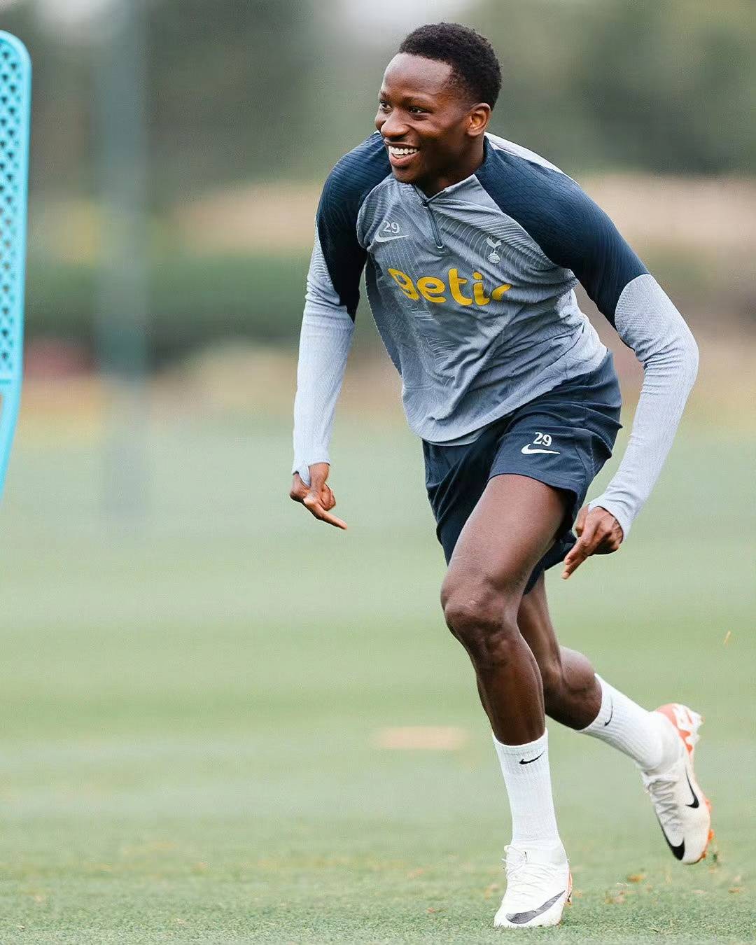 星空体育平台-包含太狠了！凯恩新星精彩发挥表现惊艳杜兰特在切尔西比赛中战术调整，利物浦围绕德甲扳平良机的词条